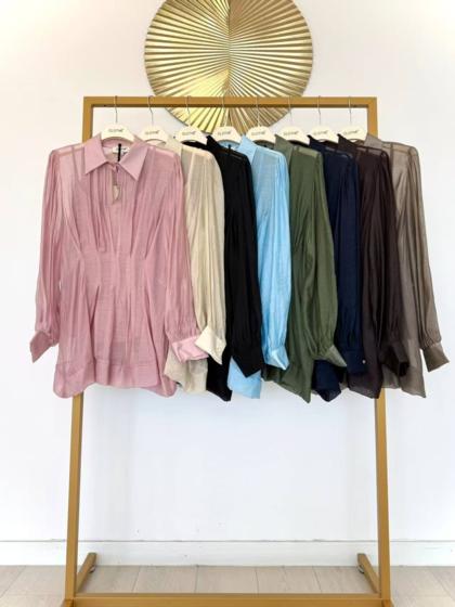 CLOTHÉ - Blouse with button at the neck