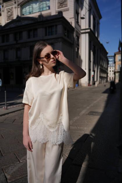 CLOTHÉ - T-shirt with lace