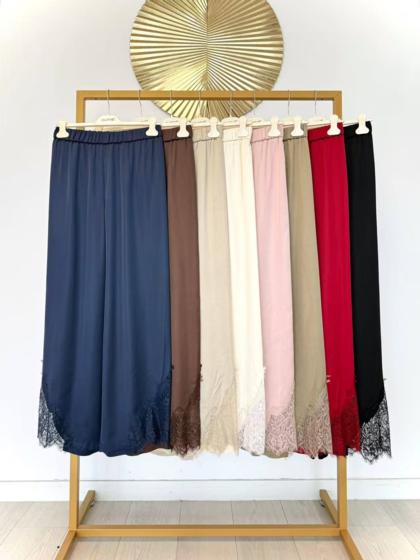 CLOTHÉ - Pants with lace