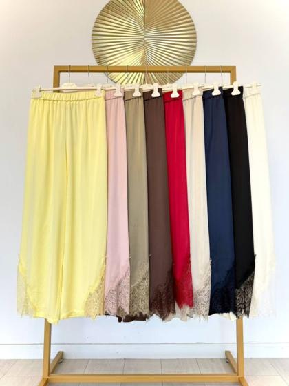 CLOTHÉ - Pants with lace