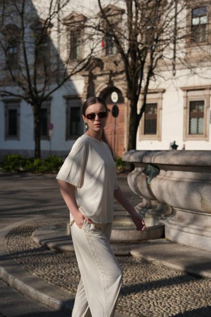 CLOTHÉ - T-shirt with lace