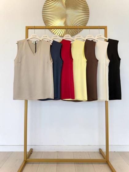 CLOTHÉ - V-neck top
